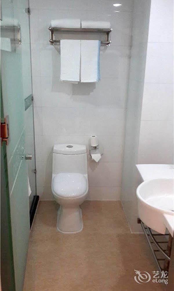 Hanting Express Qingdao South Chongqing Road Exterior foto